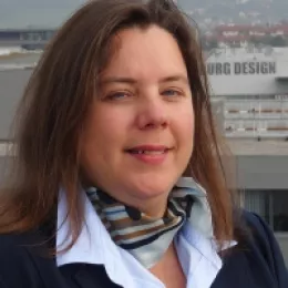 Portraitaufnahme von Claudia Stollmayr